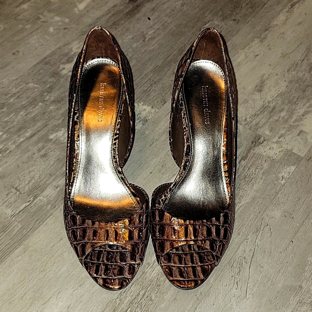 Open toe kitten heel